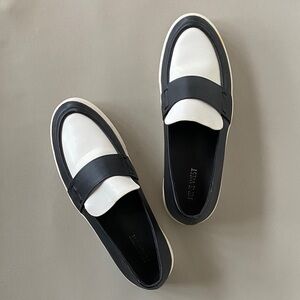 Women’s Size 9 NINE WEST Black and White Loafers